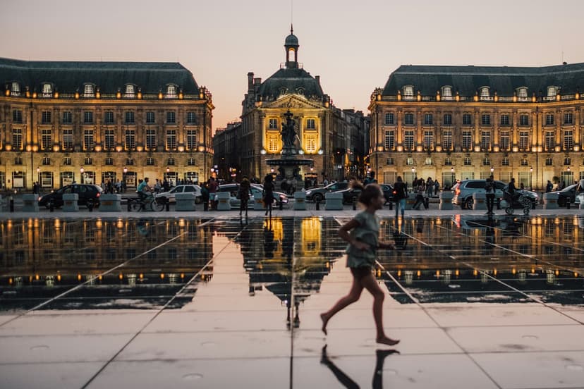 Le miroir d'eau devant la Place de la Bourse à Bordeaux