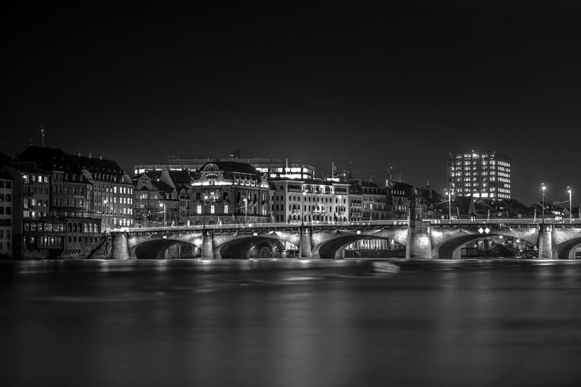 Un pont sur le Rhin dans le centre-ville de Bâle