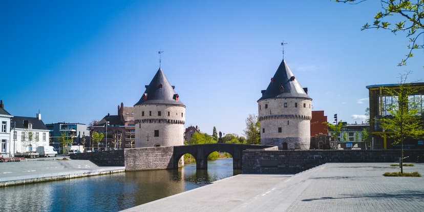 Les Broeltorens, tours médiévales emblématiques de Courtrai