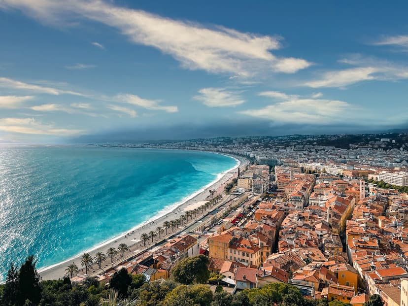 Vue aérienne du littoral de Nice