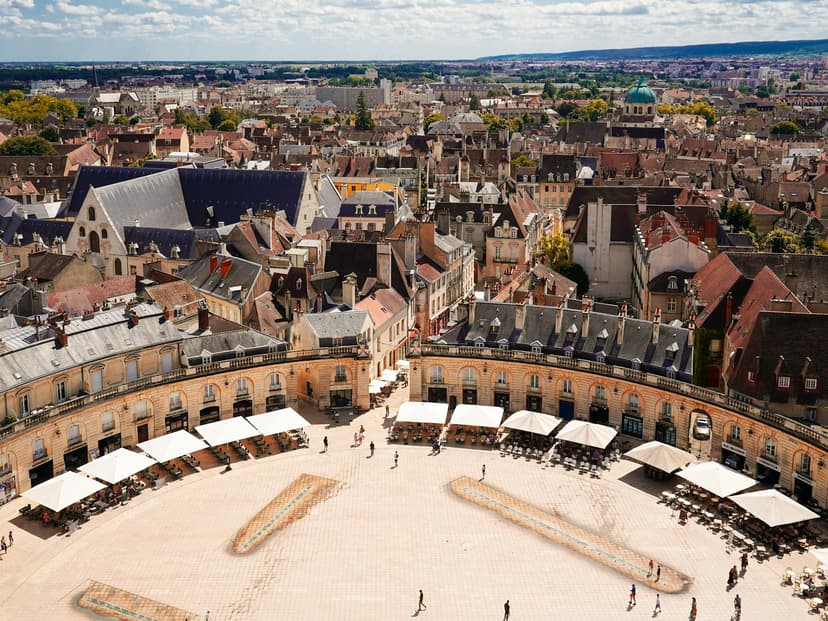 Vue aérienne de la Place de la Libération à Dijon